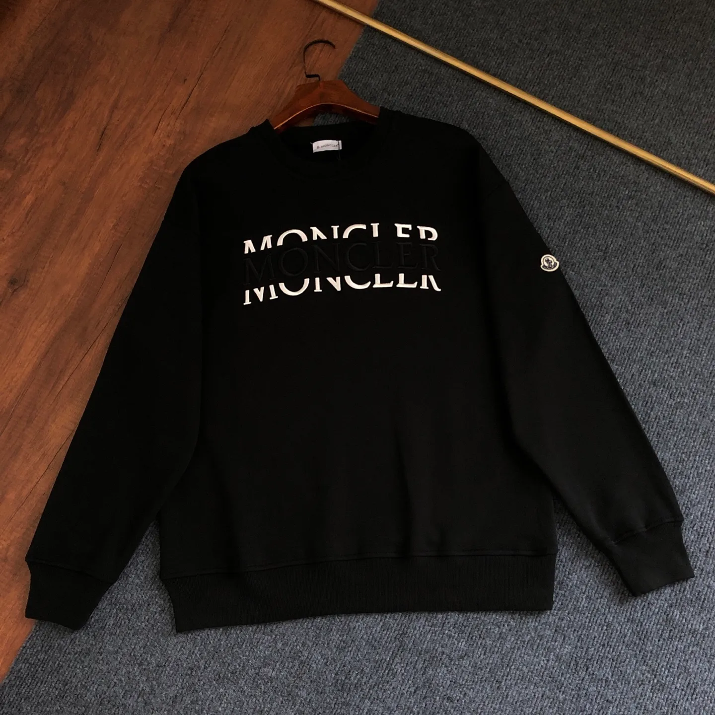 Moncler/ 2026 New Arrival logo ⚠️ ⚠️ Quality⚠️ Same Style 420g logo Versatile Same Style ：Black White Gray Size ：XS ~ L XS ： 59.5 114 69.5 53 S ： 61.5 118 71 54.5 M ： 63.5 122 72.5 55.5 L ： 65.5 126 74 56.5